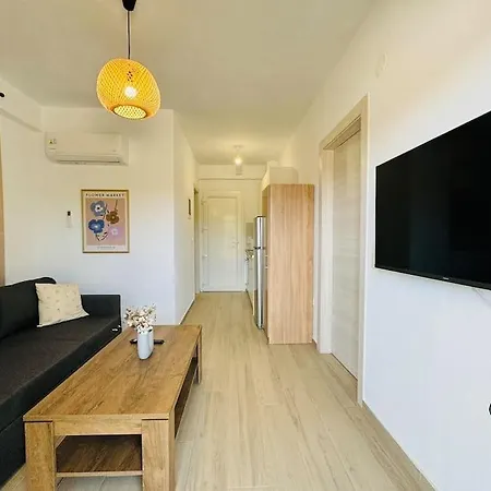 Modern Garden Apartment Ofrinion Exterior photo